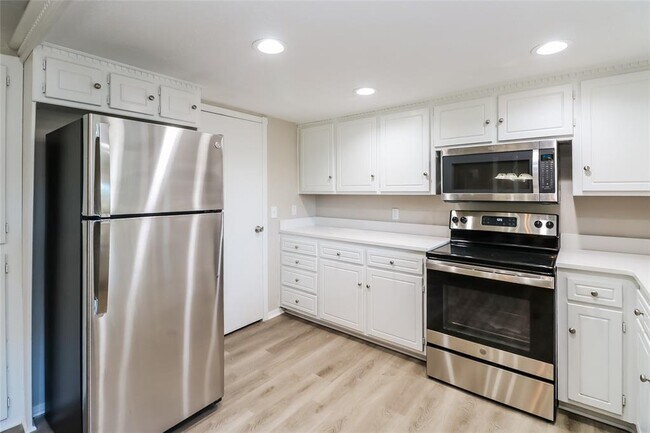 Building Photo - 10408 Glascow Dr