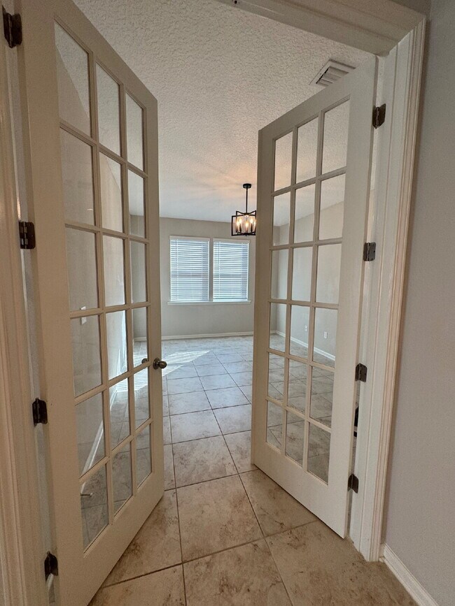 Building Photo - Shearwater, 4 bedroom 3.5 bath home for rent.