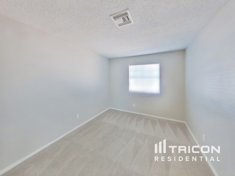 Building Photo - 8931 W Cinnabar Ave