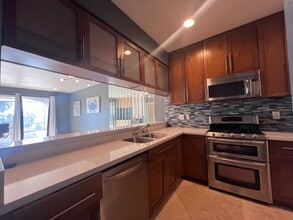 Building Photo - Beautiful two bedroom, two bath Condo In Long Beach