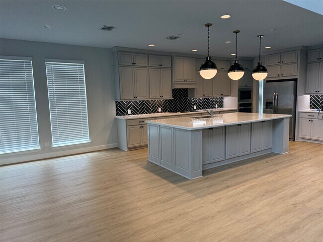 Building Photo - 29819 Breezy Pnes Lp