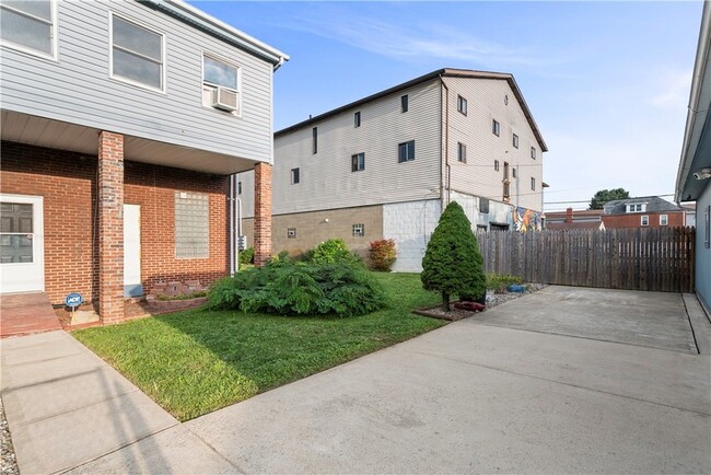 Building Photo - 734 Monongahela Ave