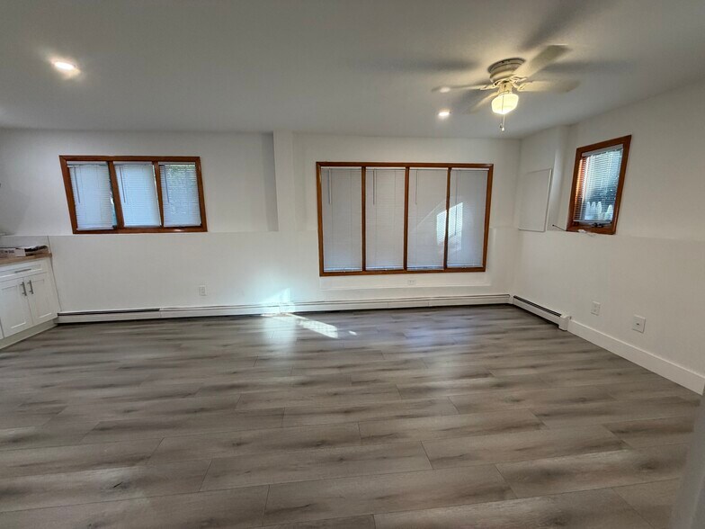 Building Photo - 74 Hempstead Dr