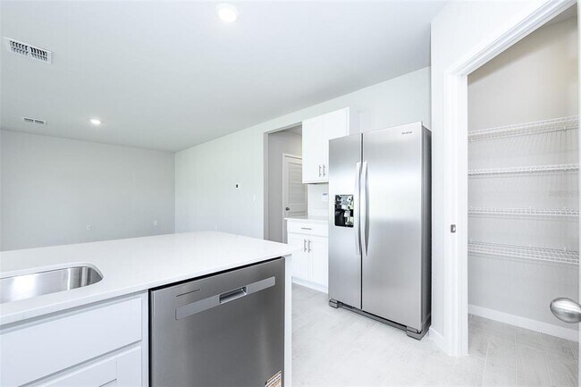 Building Photo - 25110 Alcazar Dr