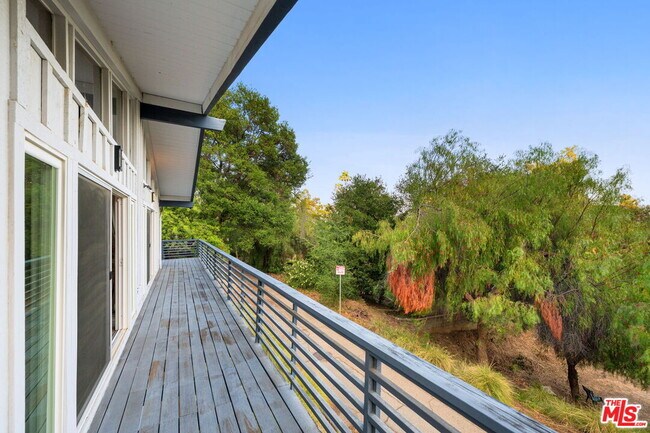 Building Photo - 8657 Valley Flores Dr