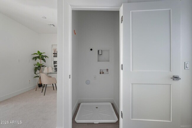 Building Photo - 8137 E Brown Rd