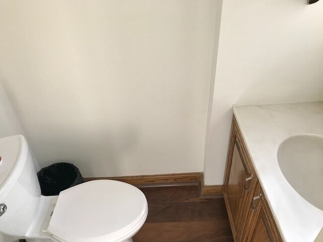 Building Photo - Beautiful 3-Bed/2.5-Bath Townhome in Aston...