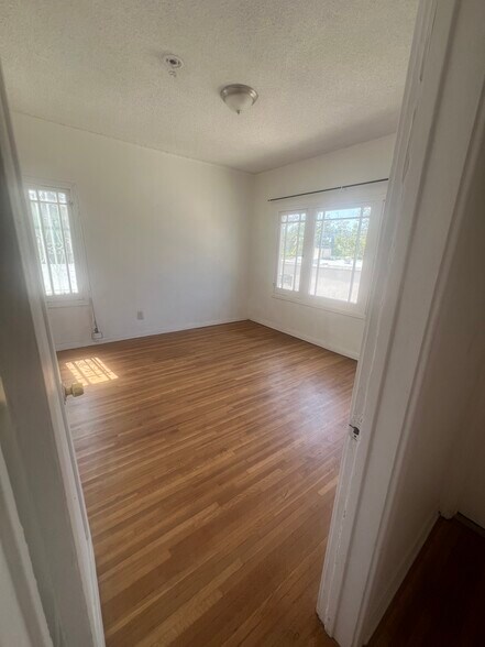 Building Photo - 800 N Mansfield Ave