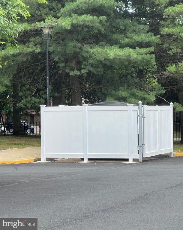 Building Photo - 102 STONEHURST Ct