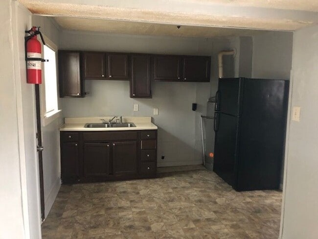 Building Photo - 1565 Meadow Ct