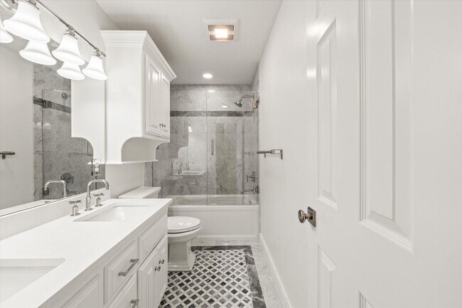 Building Photo - Exclusive Luxury Lease-124 N Crosstimber T...