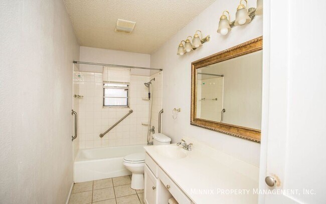 Building Photo - 4628 Kemper St