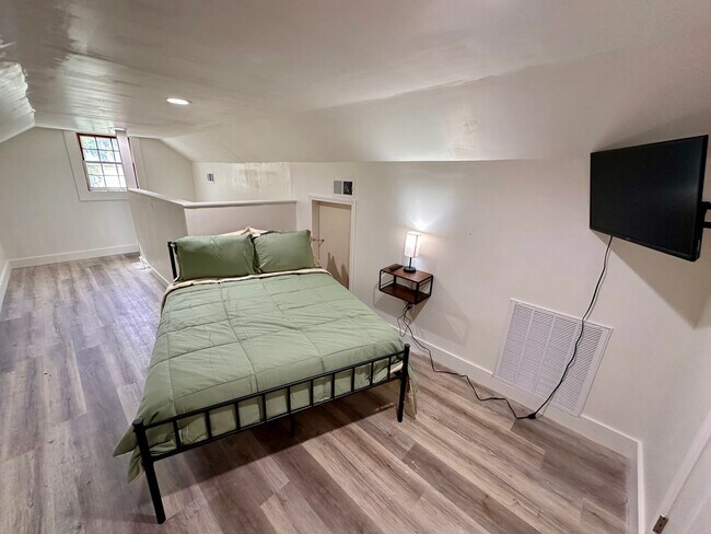 Building Photo - 47 Brentwood Dr