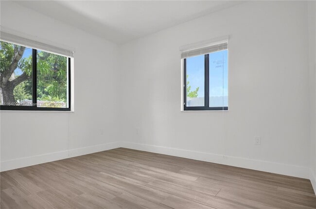 Building Photo - 10424 NW 33rd Ave