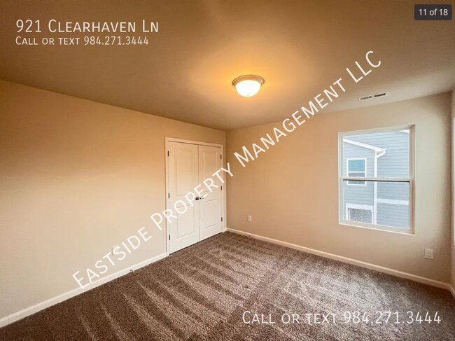 Building Photo - 921 Clearhaven Ln