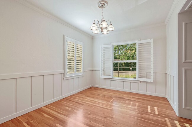 Building Photo - Beautiful 4 Bed/2 Bath Home Available Now!