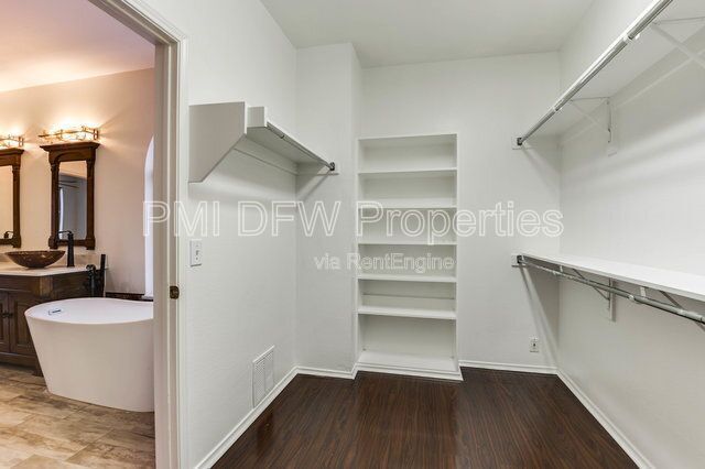 Building Photo - 6721 Hayling Way