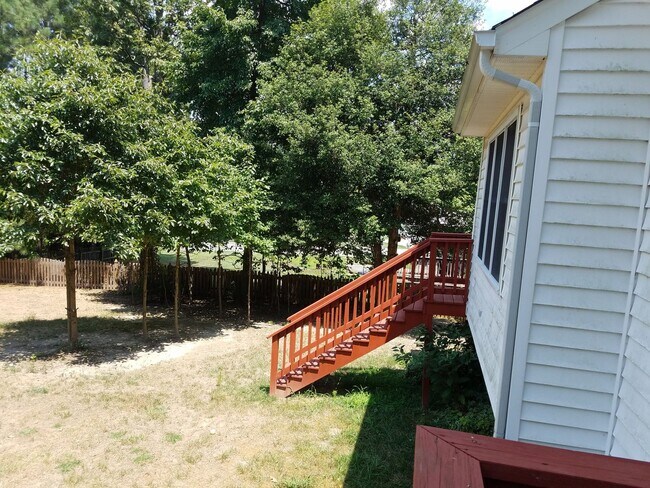 Building Photo - 4 bed room home in Midlothian with fenced rear yard