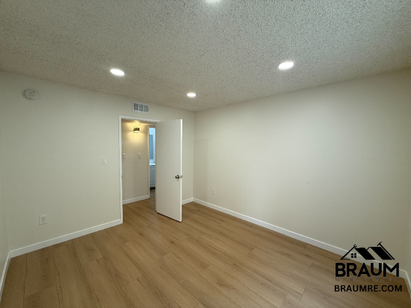 Building Photo - 5461 Kester Ave