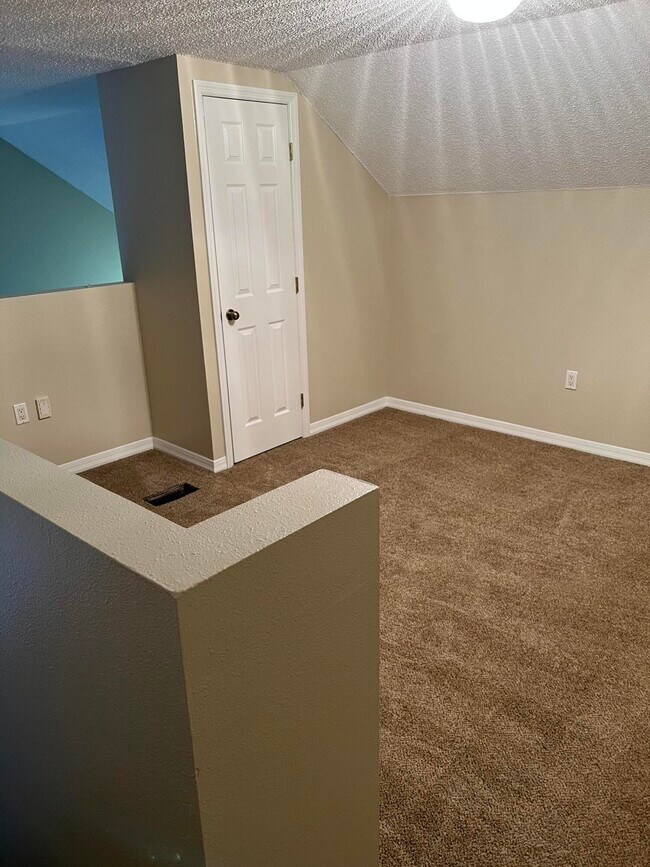 Building Photo - 4274 Calinda Ln