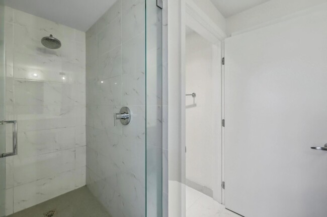 Building Photo - 16385 Biscayne Blvd