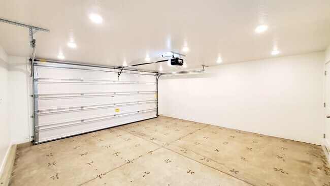 Building Photo - 1043 E Batten Ct