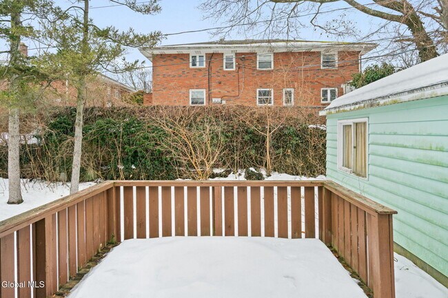 Building Photo - 165 S Pine Ave