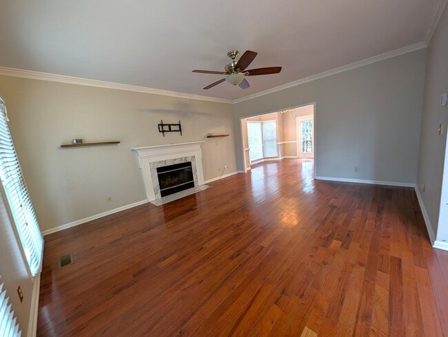 Building Photo - Beautiful 2 story, 4 bed, 2.5 bath Home Located in the Davis Lake Community!