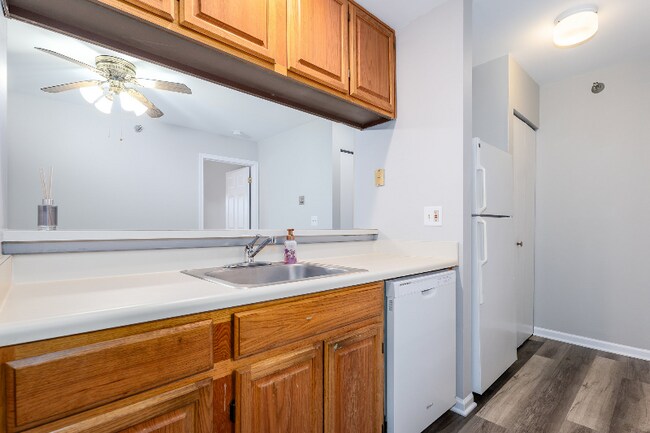 Building Photo - 210 Glengarry Dr
