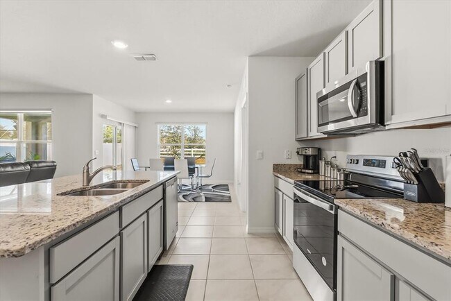 Building Photo - 1006 August Sky Dr