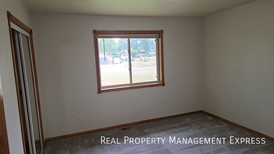 Building Photo - 3205 N Aurora Ave