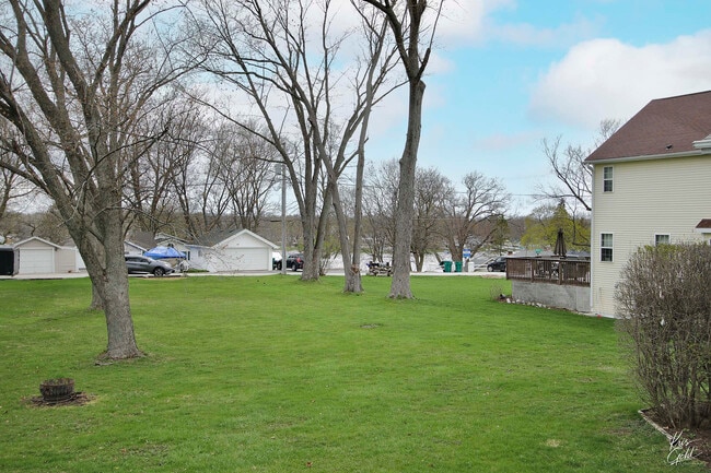 Building Photo - 39271 N Lake Ave