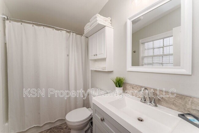 Building Photo - 509 1/2 Blair St