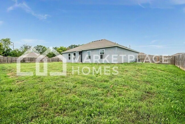 Building Photo - 825 NW 68th Ave