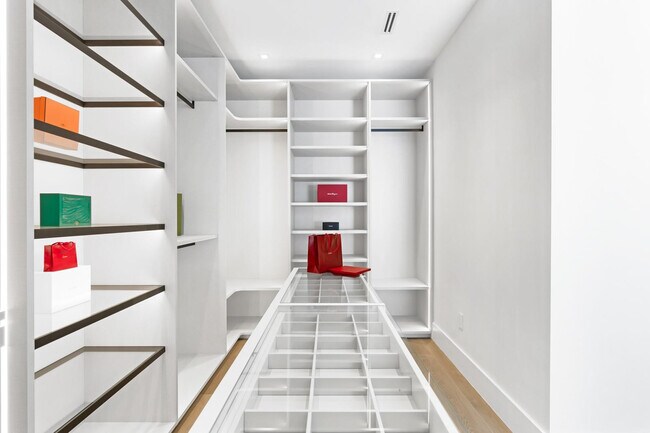 Building Photo - 1957 Harbourview Dr