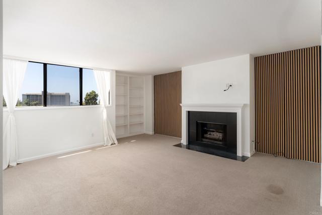 Building Photo - 2420 Torrey Pines Rd