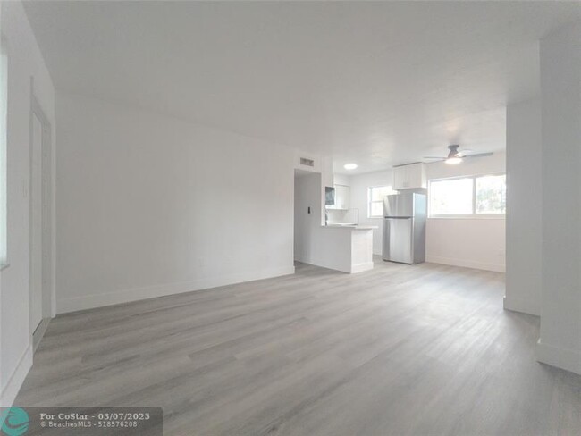 Building Photo - 1821 Middle River Dr