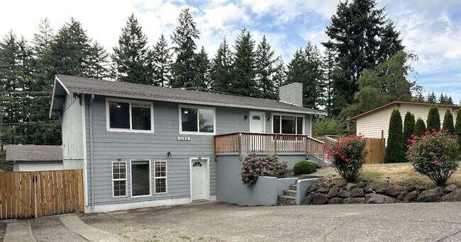 Building Photo - Updated 5 bedroom 2.5 bathroom home in Uni...