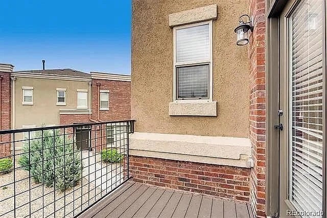 Building Photo - Beautiful 3 bedroom townhouse