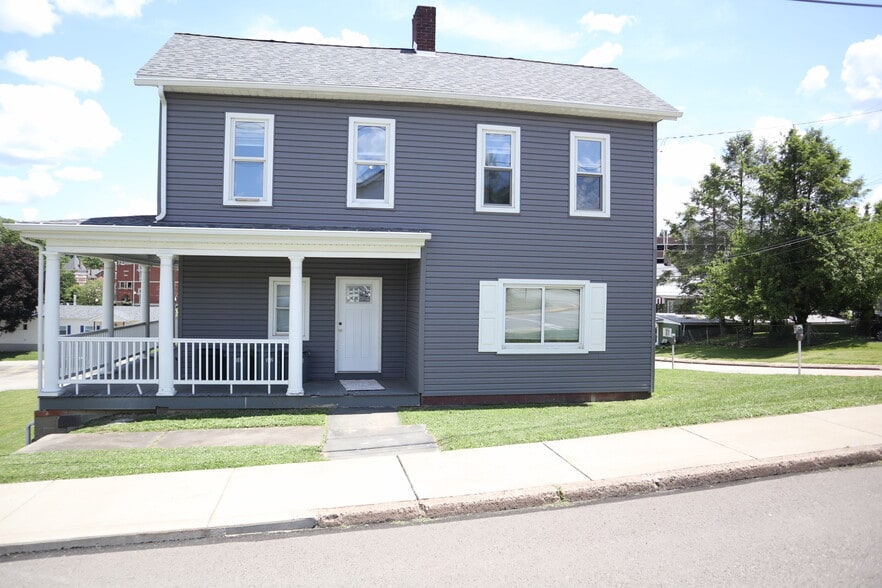 Building Photo - 502 4th St