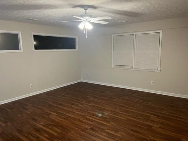 Building Photo - Holiday Special Save $800.00