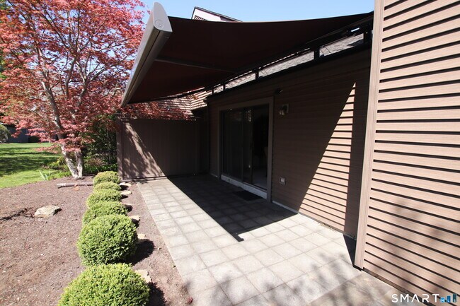 Building Photo - 53 Hollister Way N