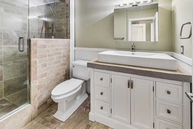 Building Photo - 1735 W Diversey Pkwy