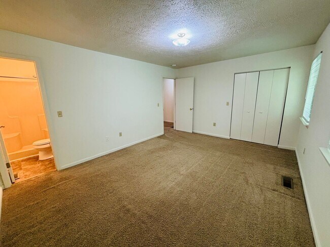 Building Photo - 953 Lora Ln