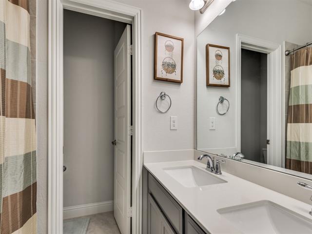 Building Photo - 3253 Lakewood Blfs Trl