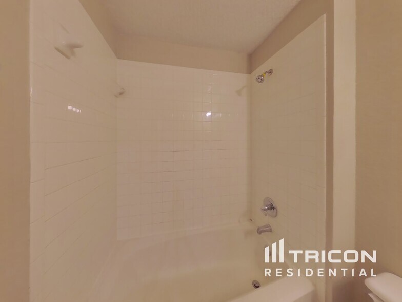 Building Photo - 716 King St