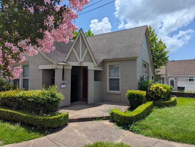 Primary Photo - 328 Mockingbird Ln