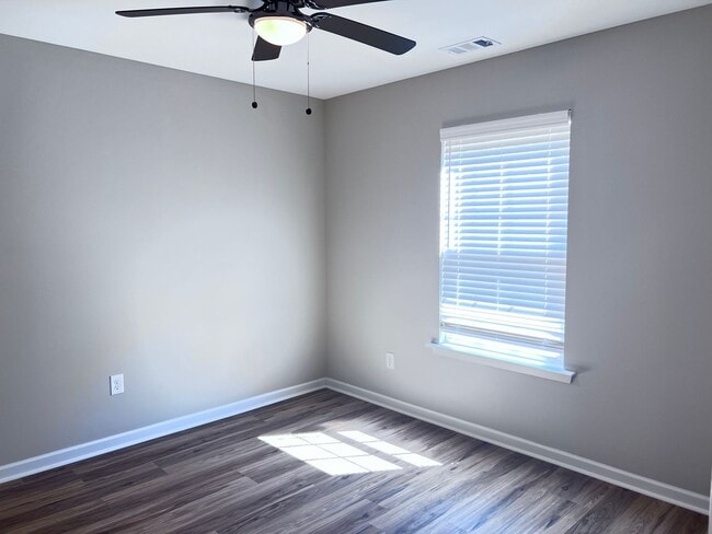 Building Photo - 631 Clary St