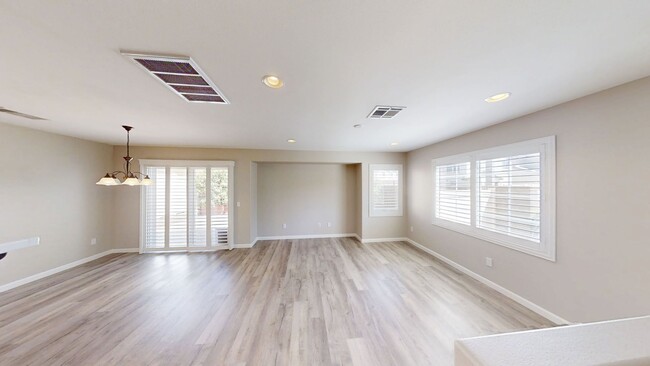 Building Photo - Beautiful 3 bed 2.5 bath in Beaumont, Ca.
