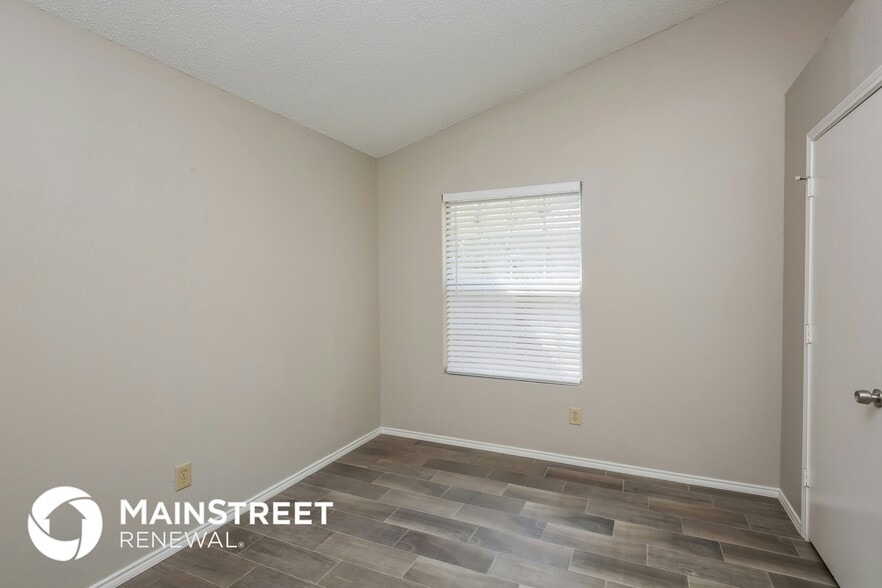 Building Photo - 6820 Lyndale Dr